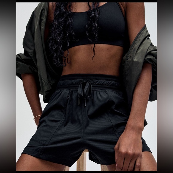 Lululemon Dance Studio High-Rise Short 3.5" - Picture 4 of 10